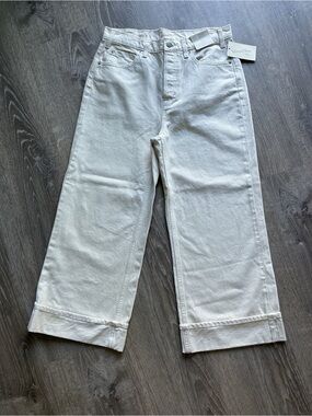 NWT Universal Thread Off-White Cropped Vintage Wide Leg Mid-Rise Jeans